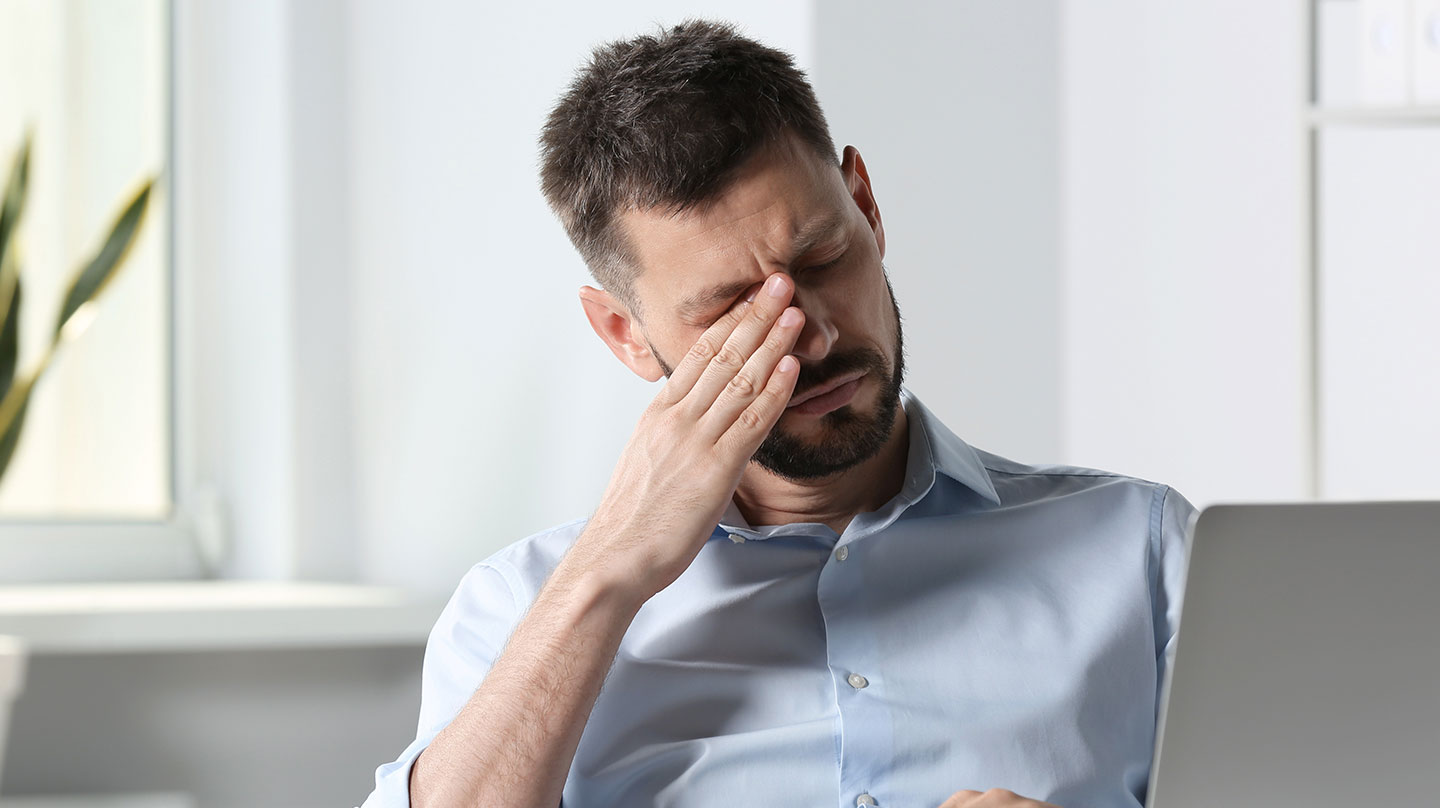 Trockene Augen? Die richtigen Tropfen helfen Augentropfen bei trockenen Augen