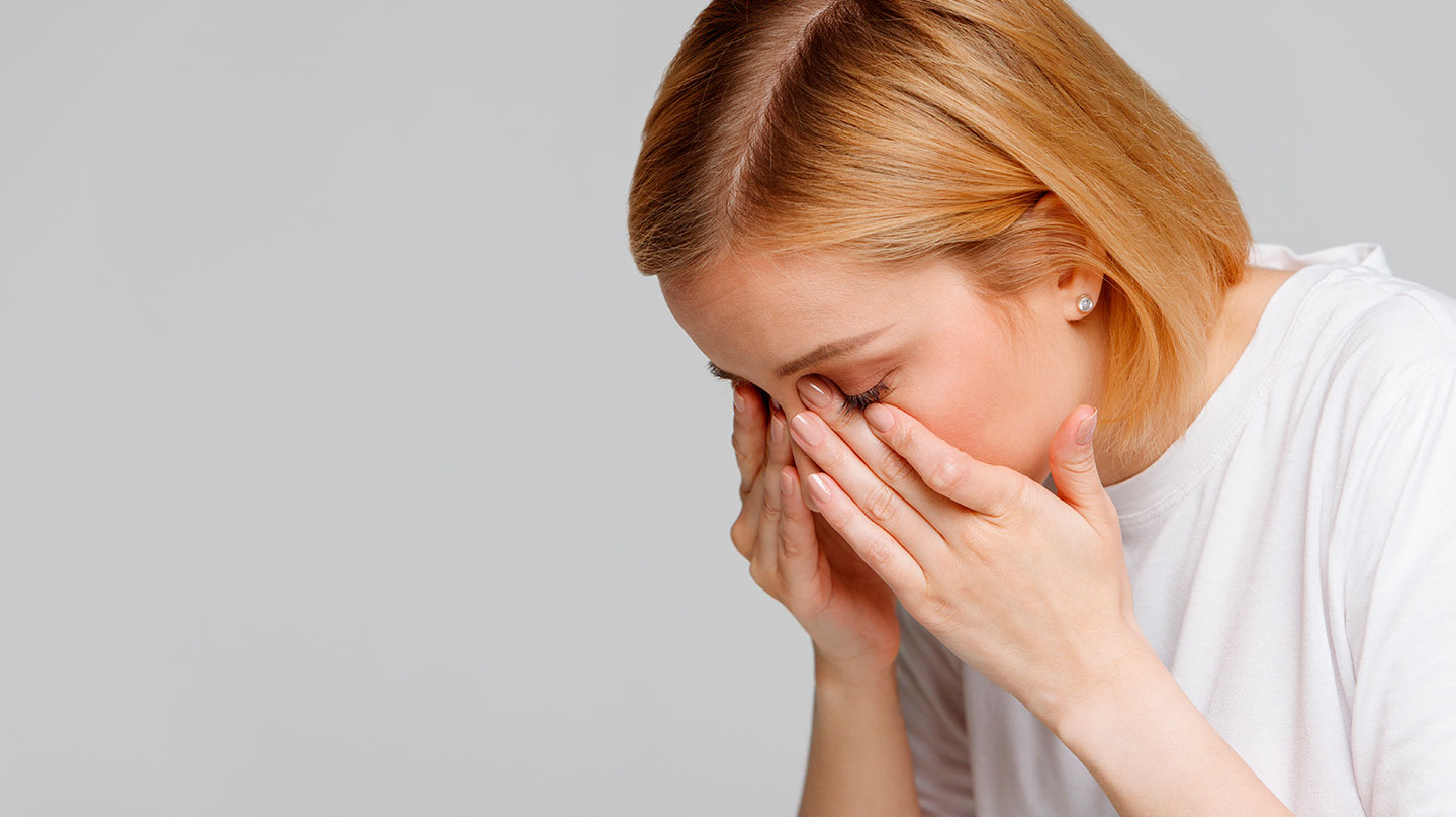 Allergische Augen: Rötung und Juckreiz lindern Allergie juckende Augen